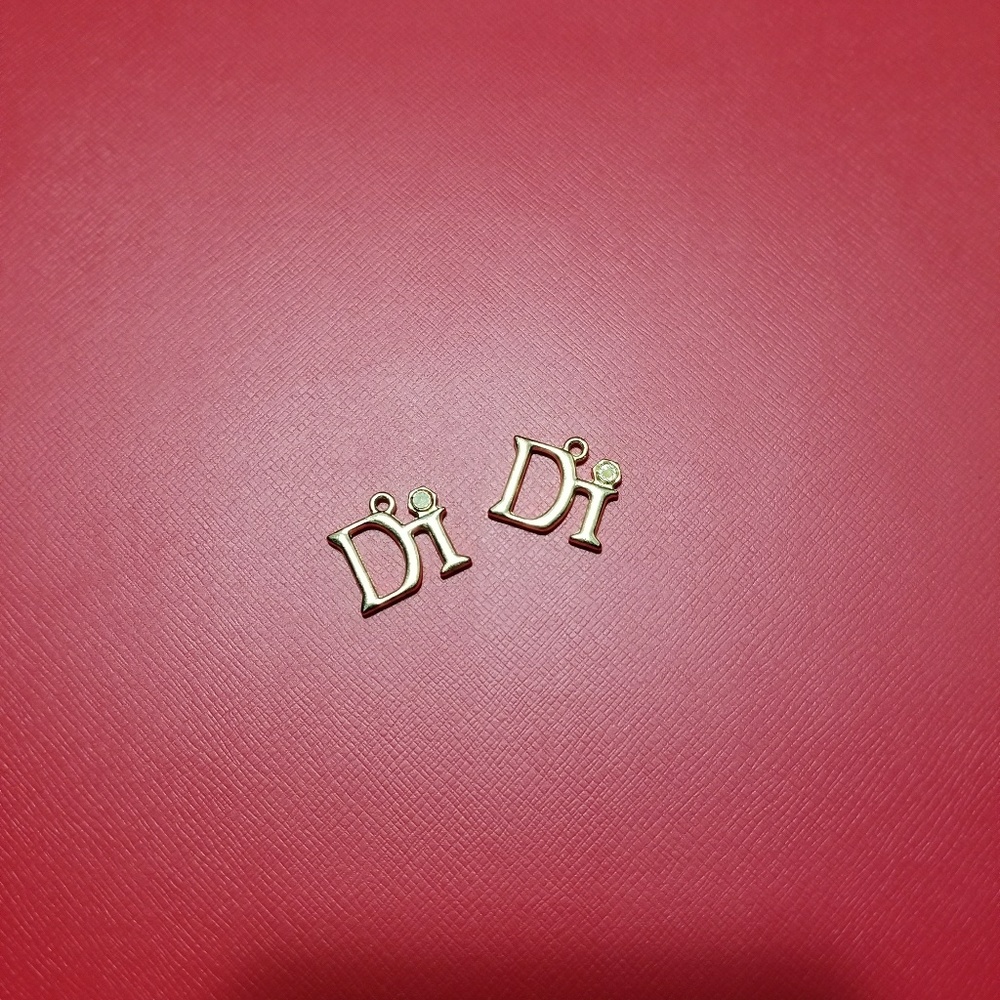 Diamond International "Di" charm/pendant